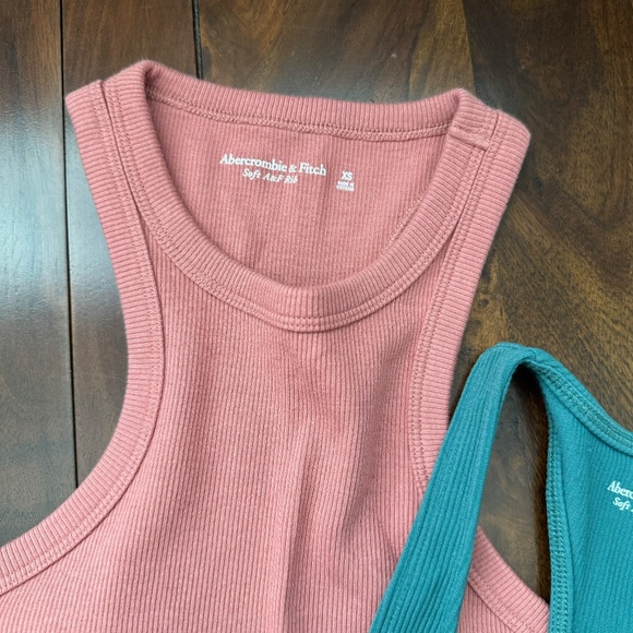 Abercrombie and Fitch Tank Bundle XS/S - Picture 7 of 11